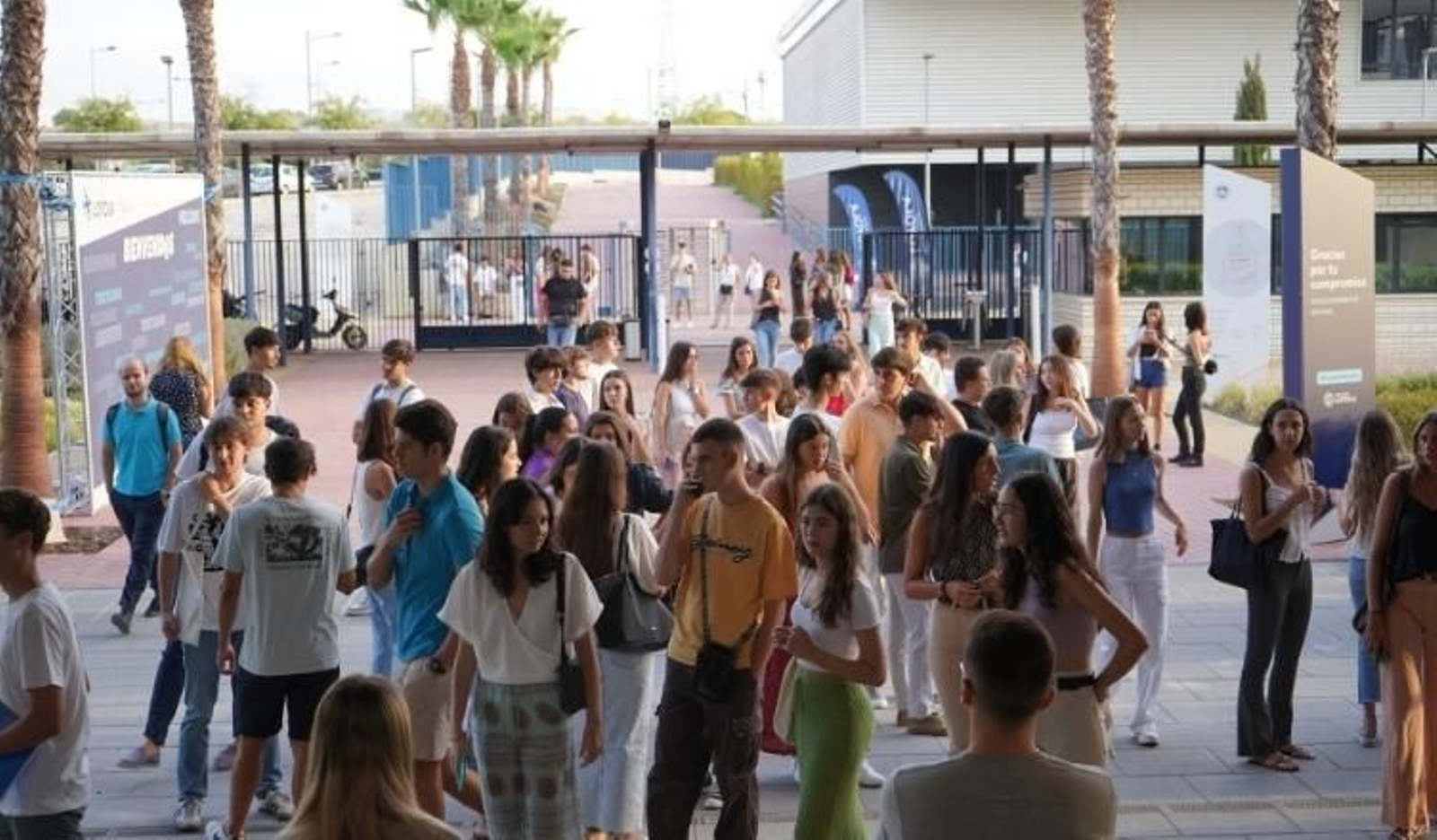 Primer día de curso en la Universidad Loyola.