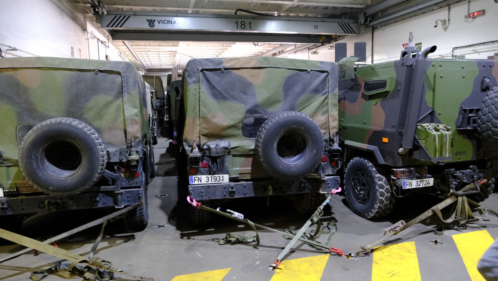 Fotogalería de la visita al portaaviones Juan Carlos I. Puerto de Almería.