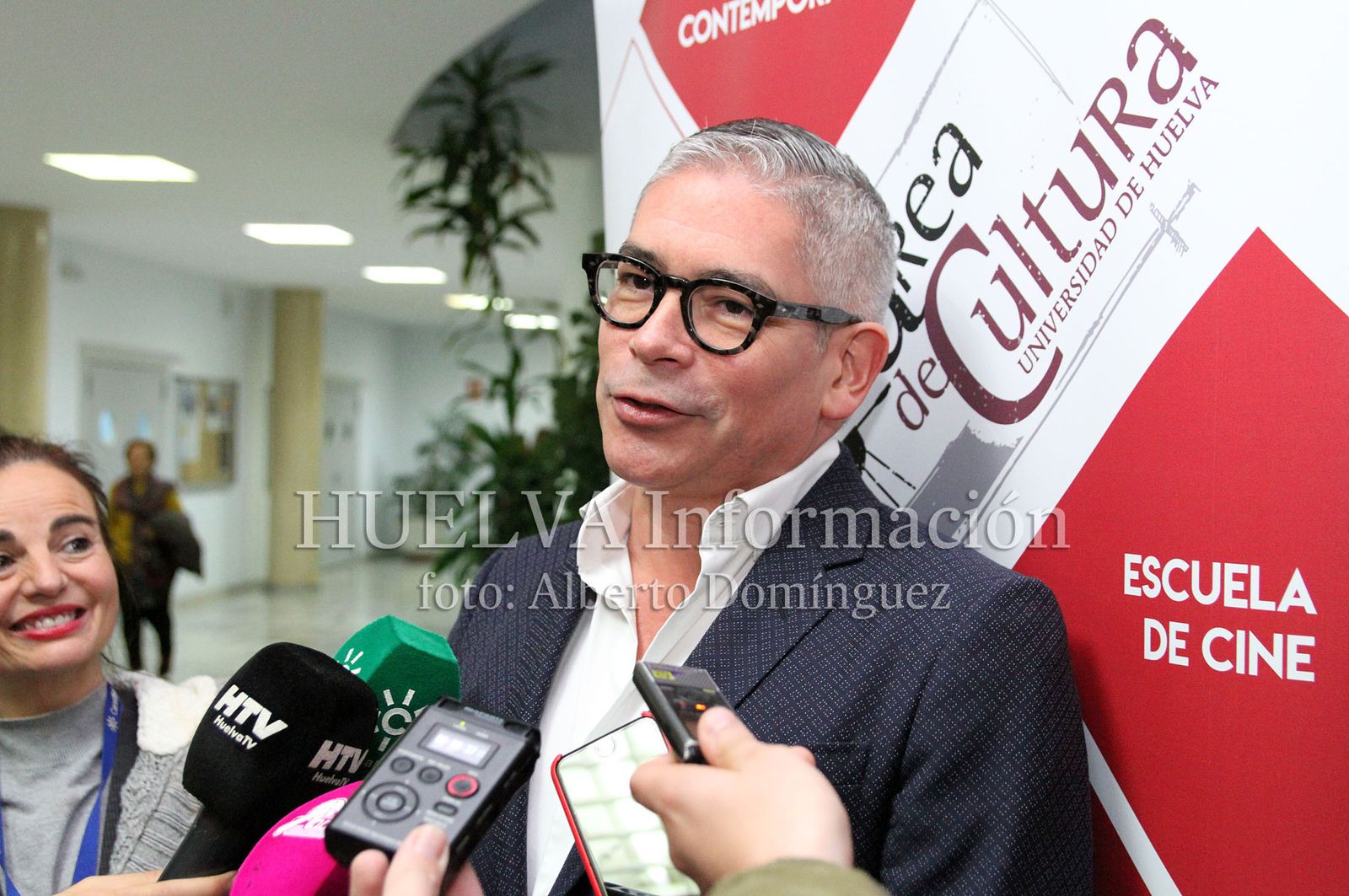 Boris Izaguirre presenta "Tiempo de Tormentas" en la Universidad de Huelva, en imágenes