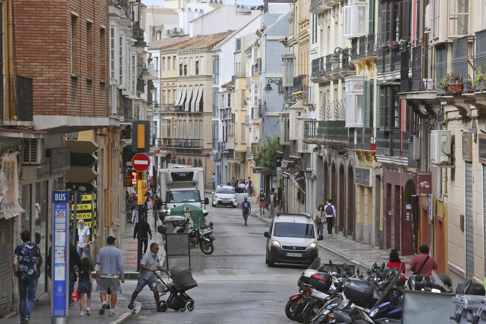 La calle Carretería de Málaga ya está en obras, en fotos