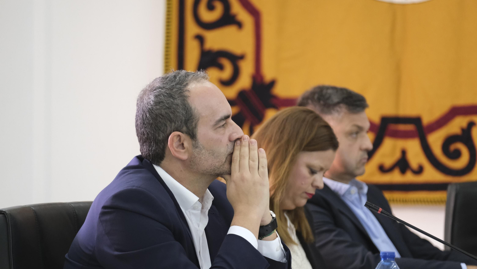 Las imágenes de la moción de censura en el Ayuntamiento de Carboneras