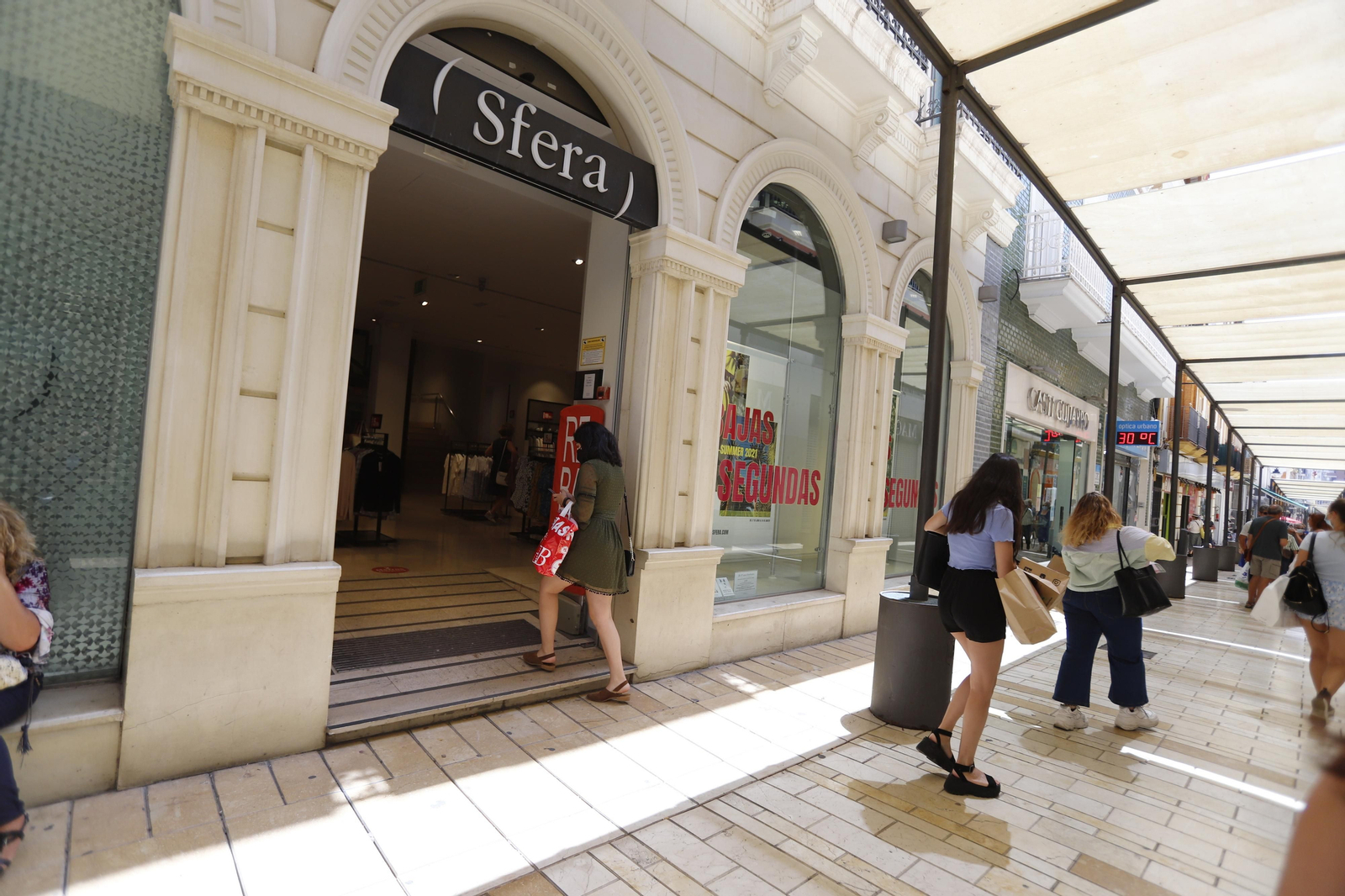 Imágenes de las Rebajas de verano en Huelva