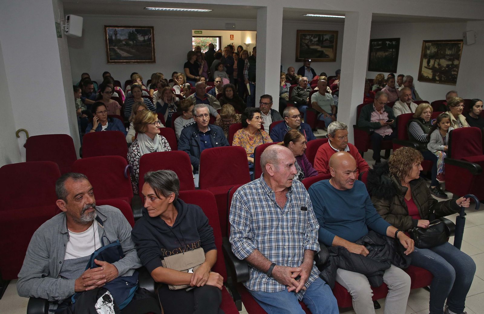Fotos de la manifestación contra los cortes de luz en Castellar