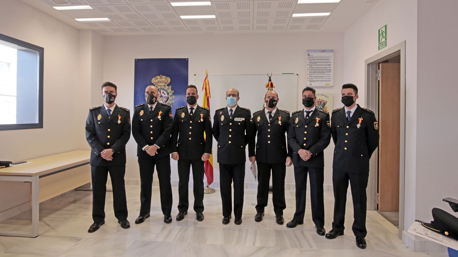 Medallas de la Asociación Santo Ángel de Policía en la Comisaría de Jerez.