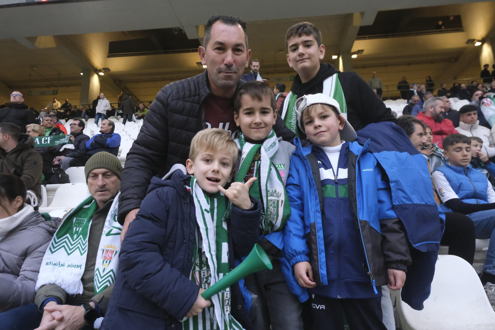 Las imágenes del ambiente en El Arcángel para el Córdoba CF - Balona