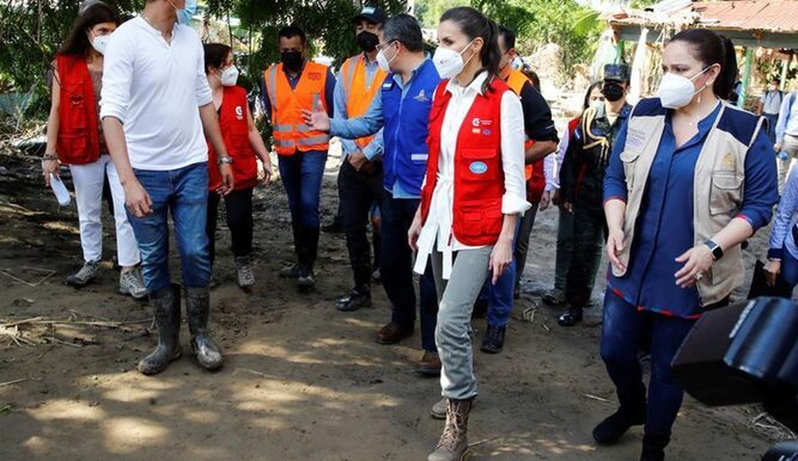 Doña Letizia con cooperantes españoles este martes en Honduras
