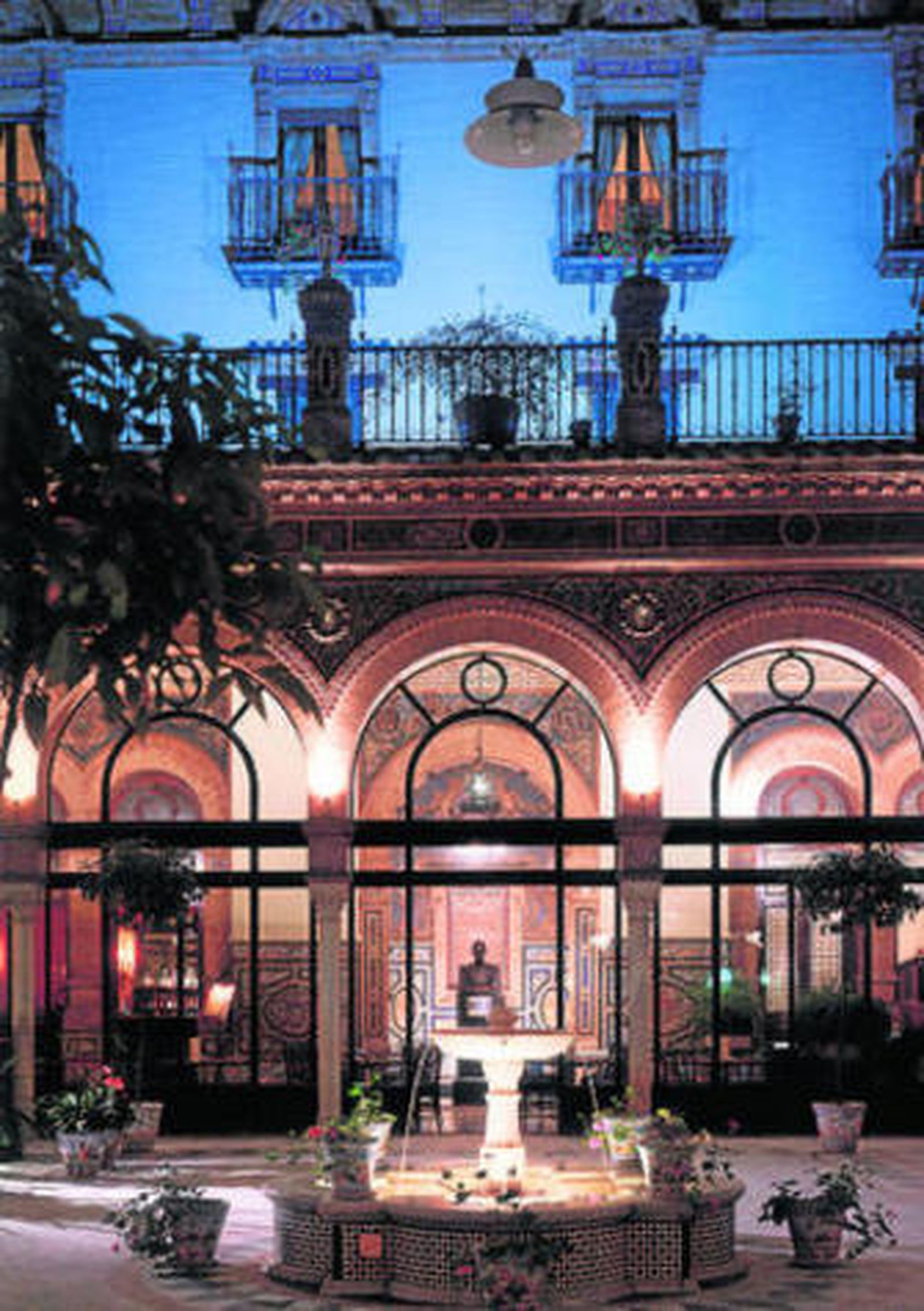 Patio interior del Hotel Alfonso XIII.