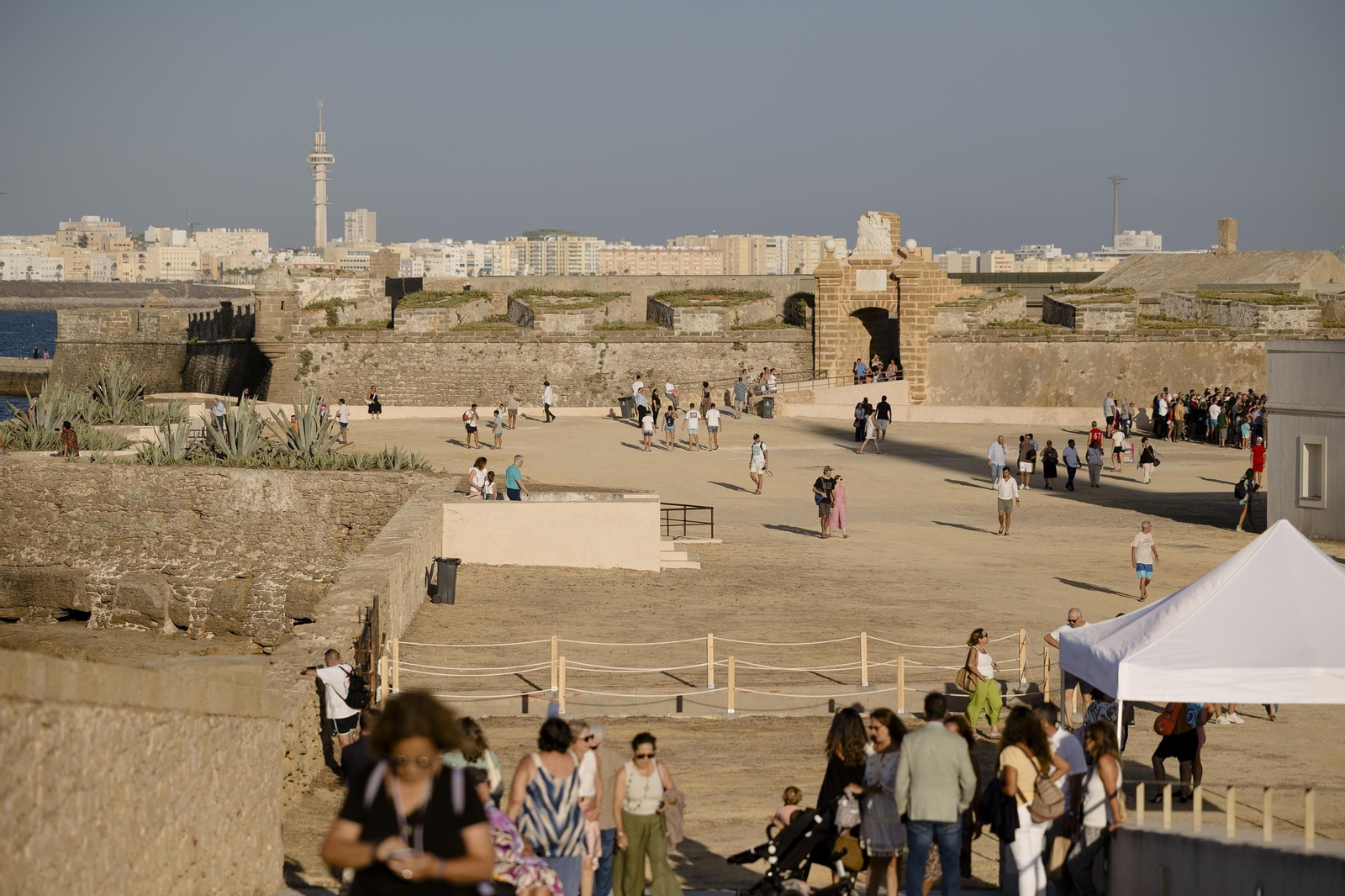 Las imágenes de la apertura al público del castillo de San Sebastián