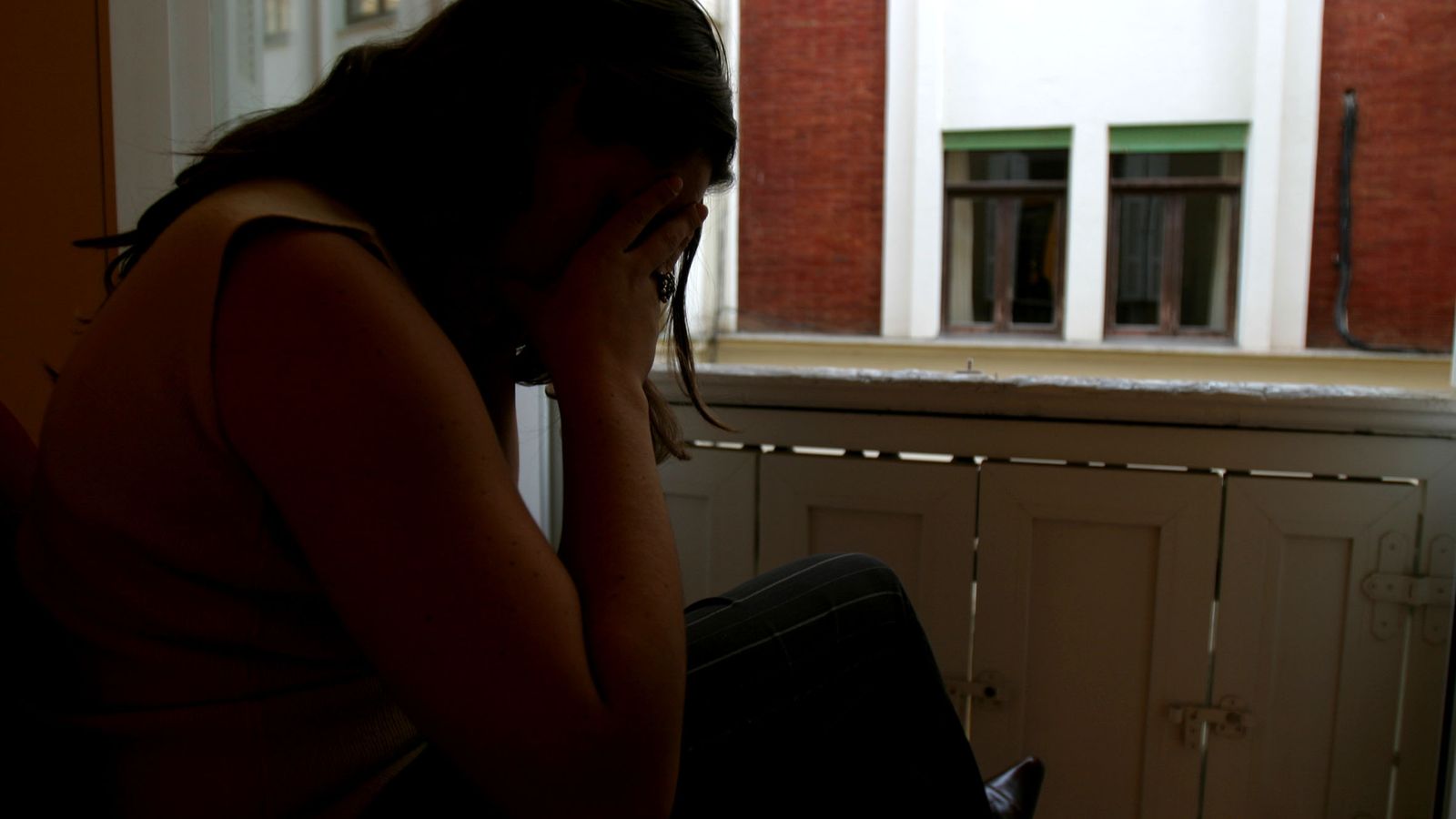 La depresión conlleva una tristeza profunda y desánimo durante un tiempo prolongado.