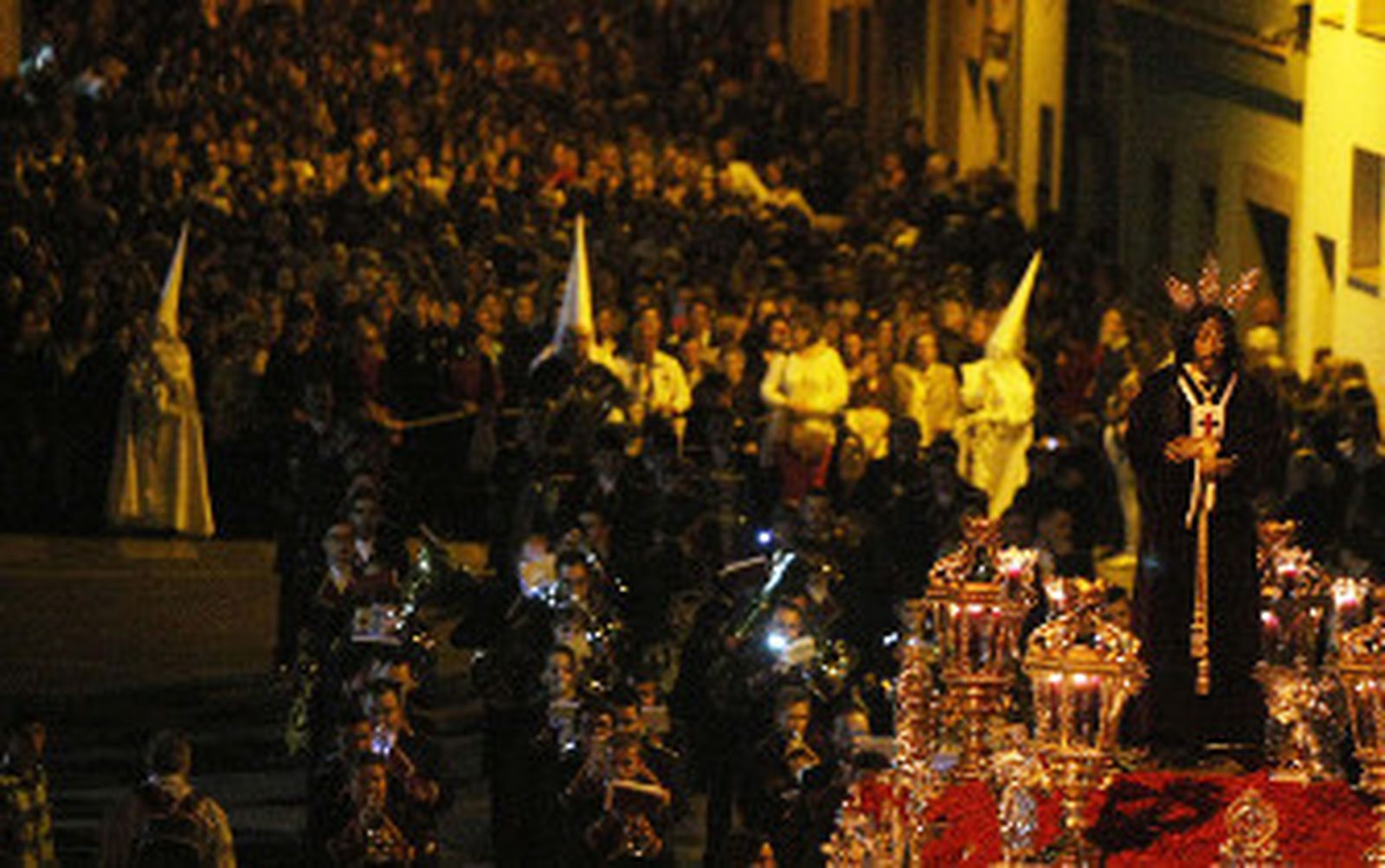 La Línea muestra su devoción un Miércoles Santo más al Medinaceli
