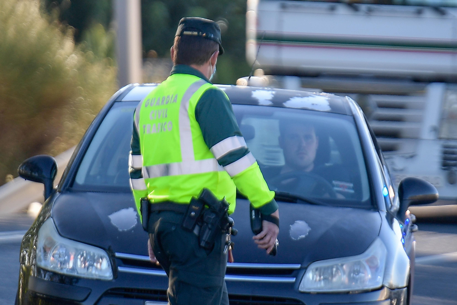 Fotos: así están siendo los controles de Policía y Guardia Civil en Granada por el confinamiento