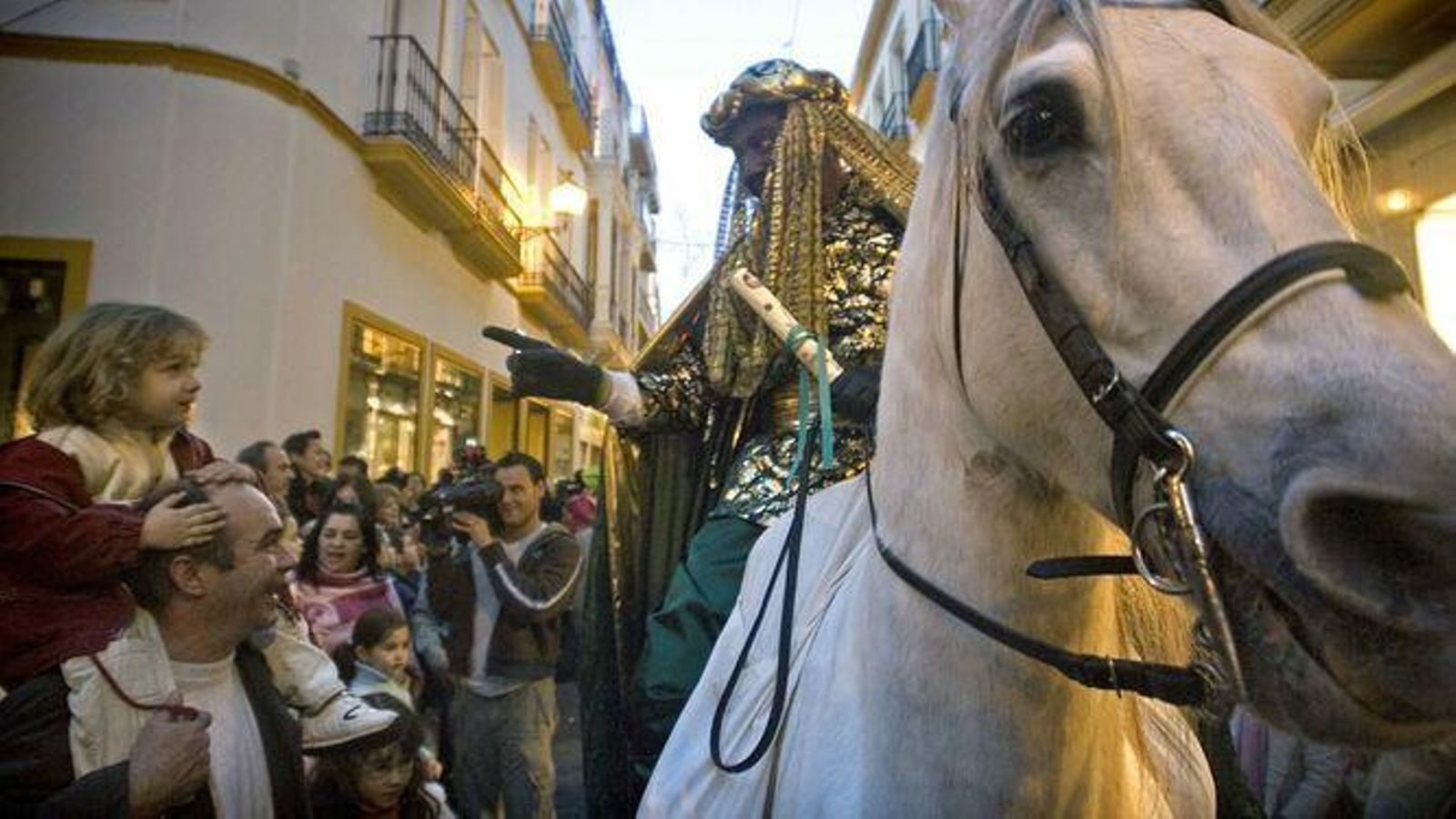 El heraldo real en Sevilla