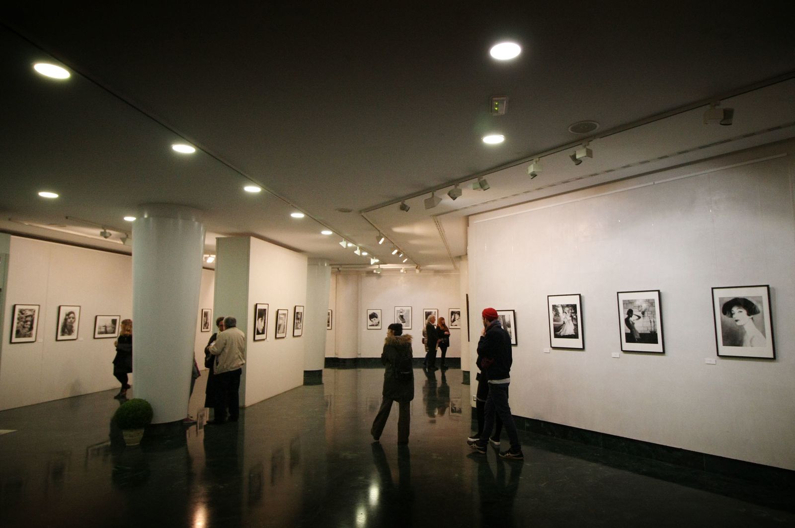 Latitudes. Exposiciones de Alberto Korda y de Pedro Luis Raota