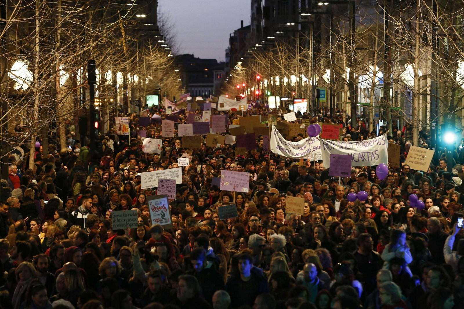 Granada se tiñe de morado con la ola feminista