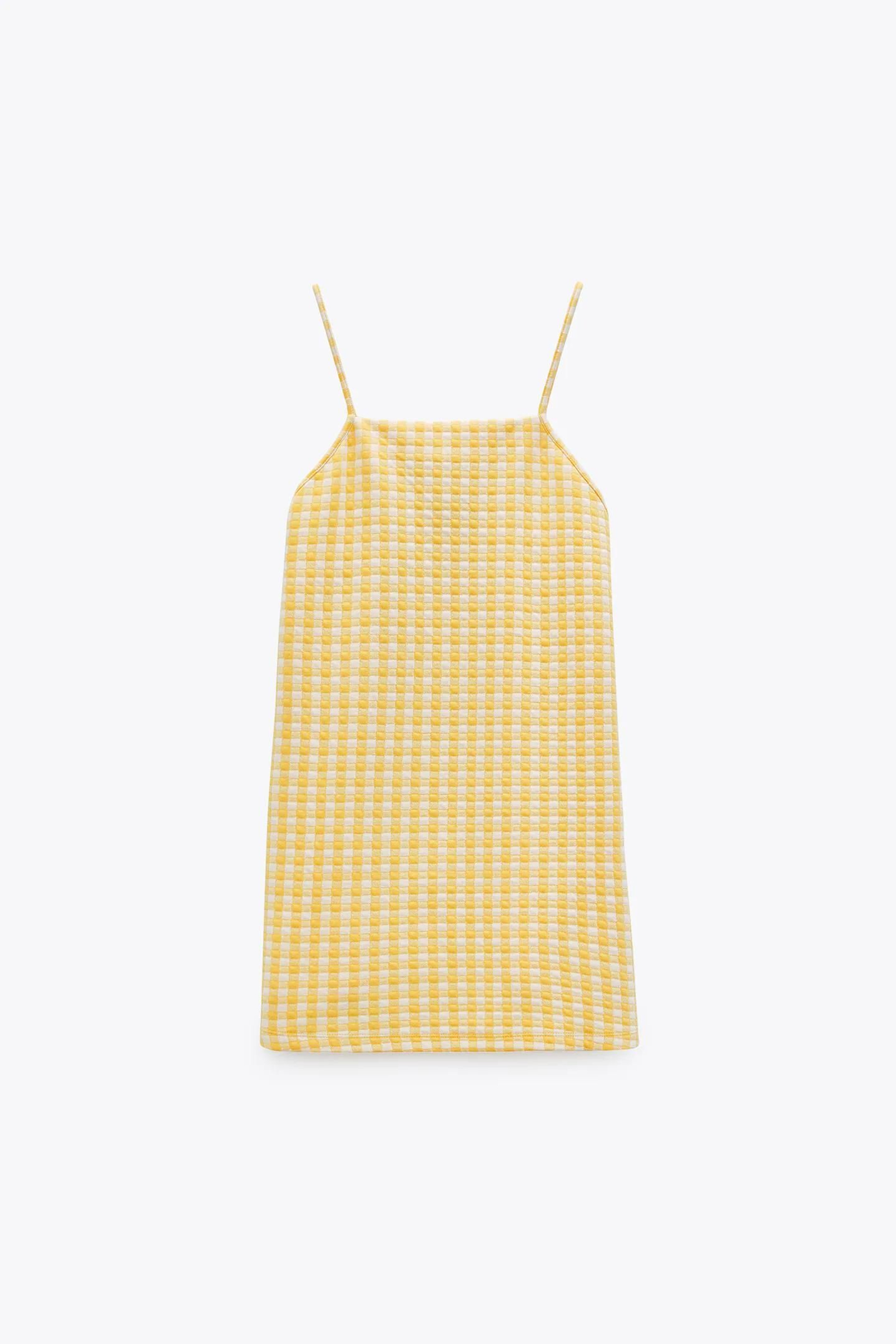 Vestido amarillo de cuadros vichy de Zara.
