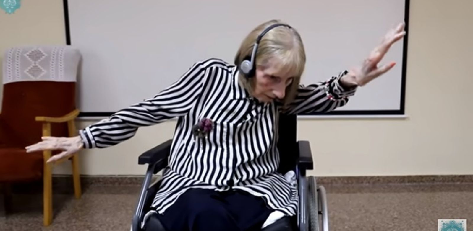 La conmovedora reacción de una bailarina con Alzéhimer al escuchar 'El lago de los cisnes'.