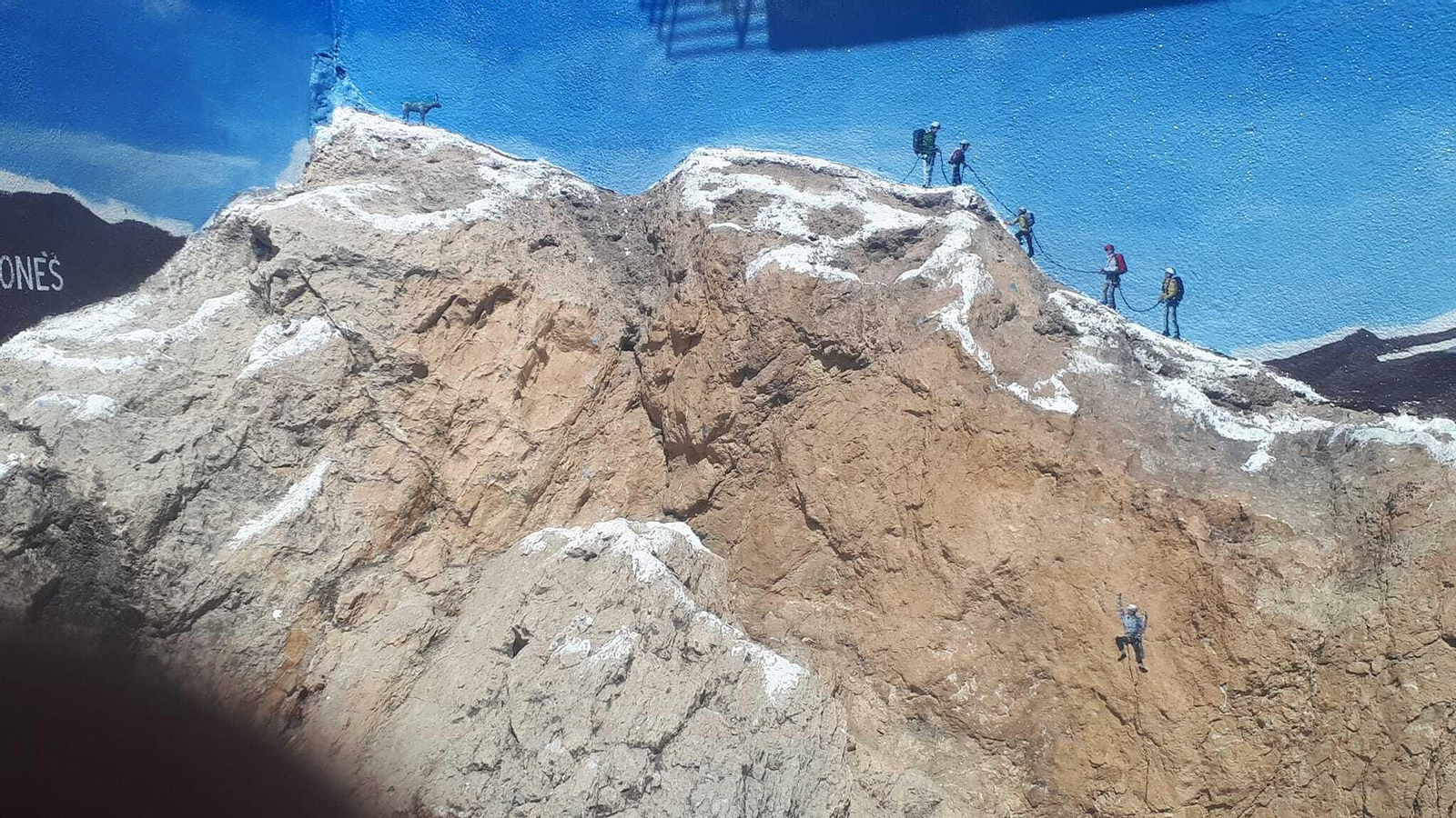 ¿Escaladores en pleno Jaén? Son miniaturas del mural de José Ríos. ¿Escaladores en pleno Jaén? Son miniaturas del mural de José Ríos.