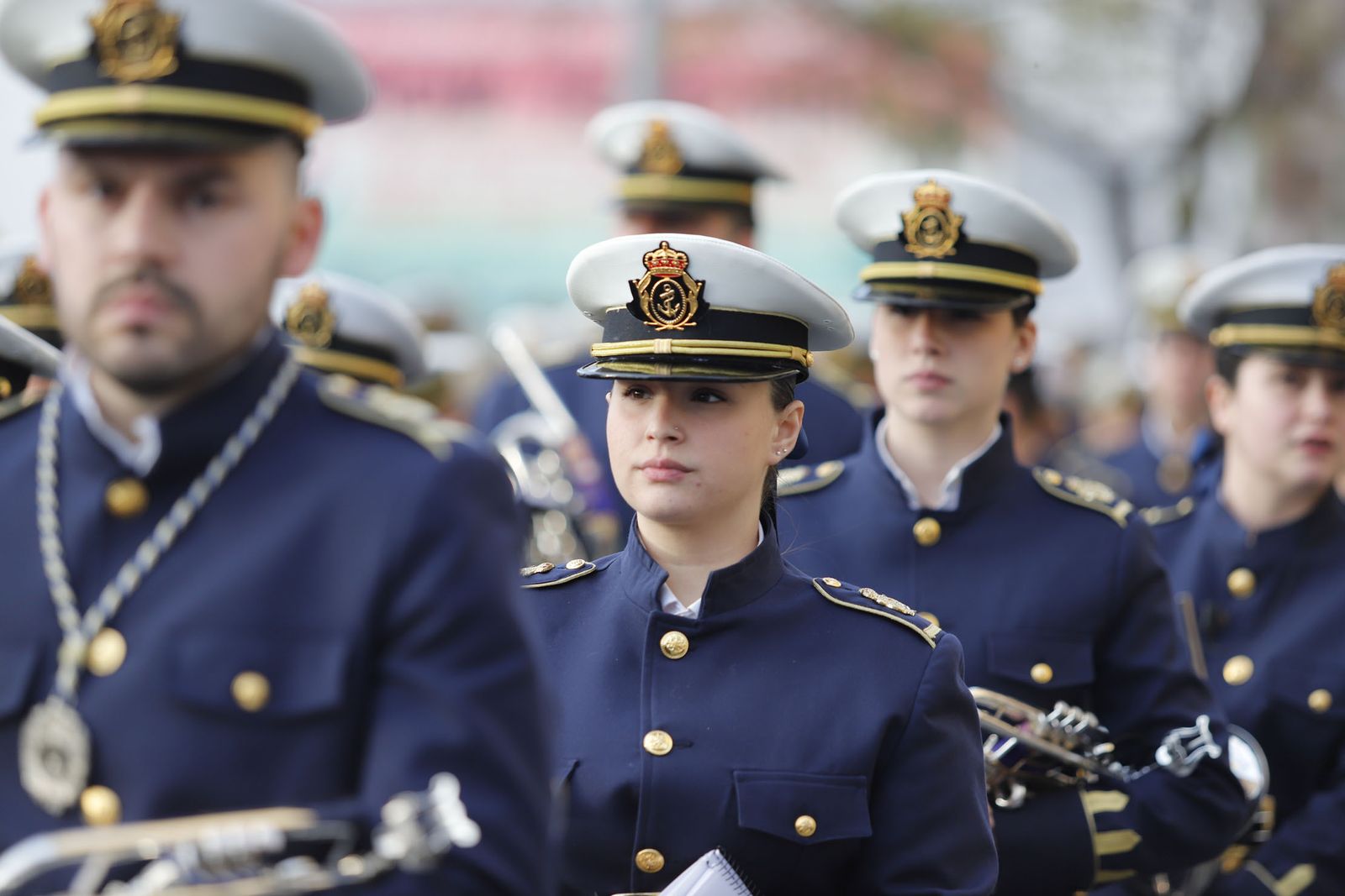 La Hermandad de la Sagrada Lanzada hace su estación de penitencia por las calles de Huelva