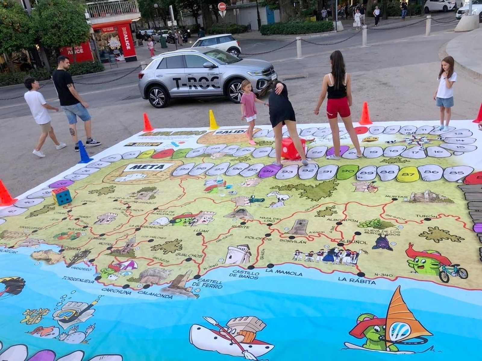 'Los viajeros del tiempo', el cómic que muestra la historia de la Costa Tropical, viaja a la Feria del Libro de Granada