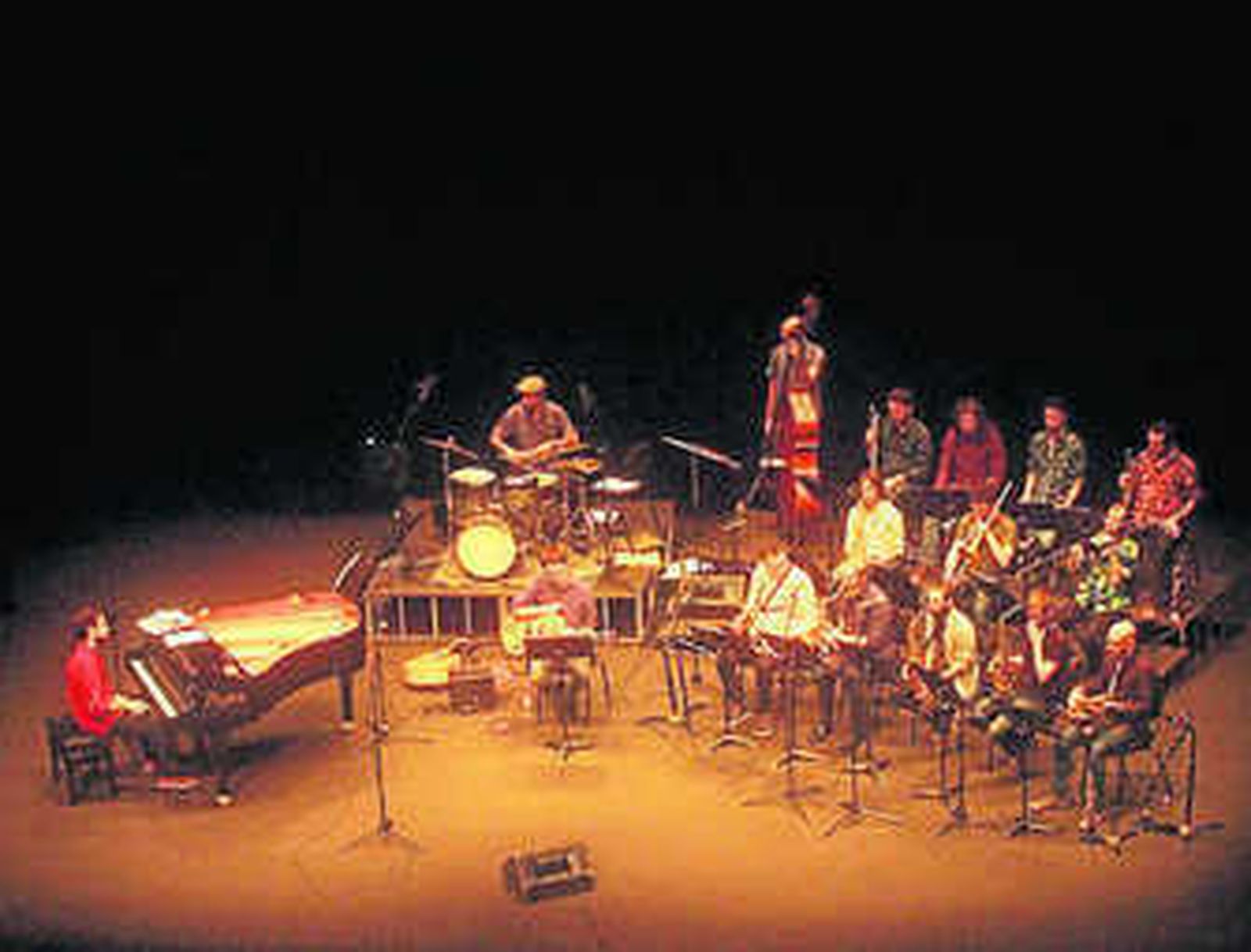 Participantes en el taller de baile swig celebrado en una de las salas de la Escuela de Música.
