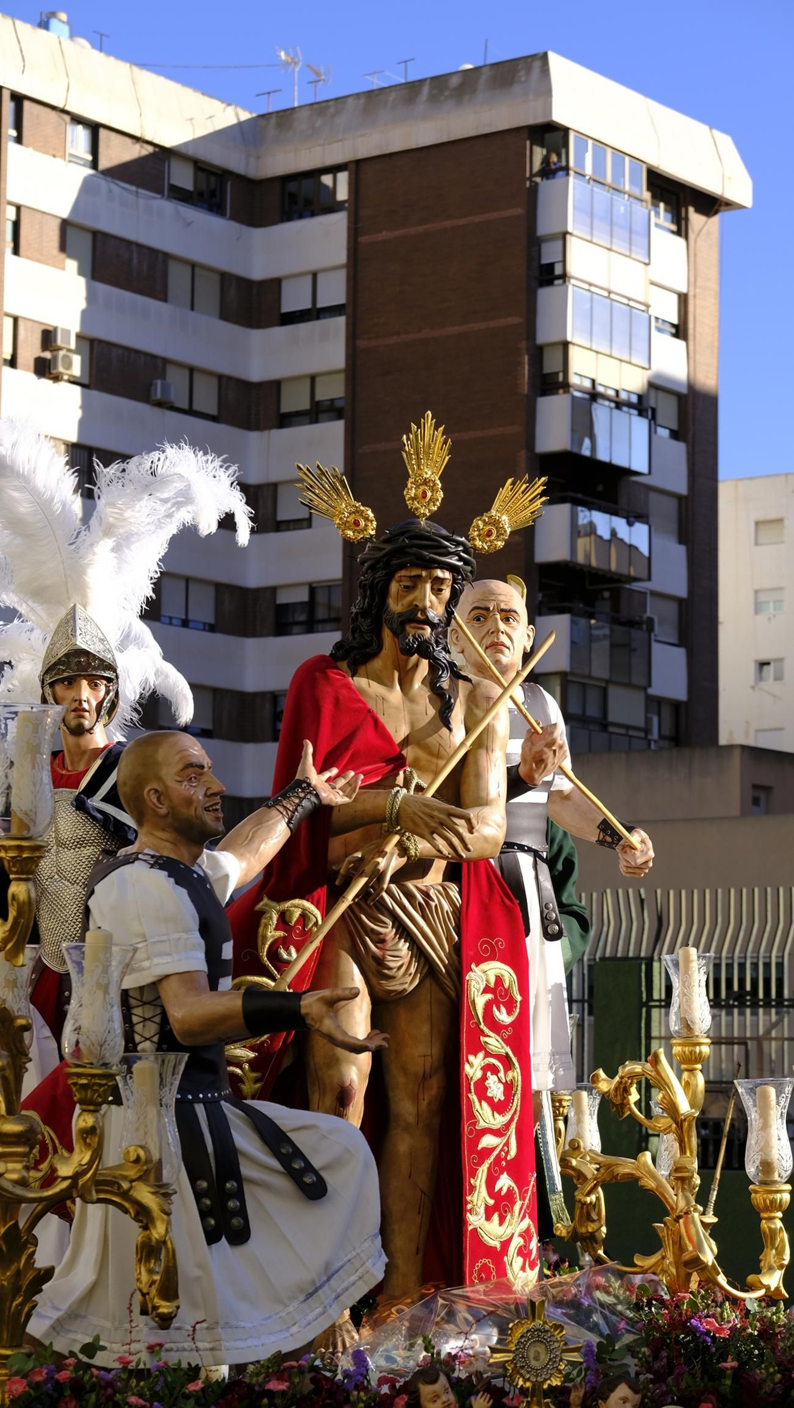 Coronación desaría al viento en su estación de Penitencia