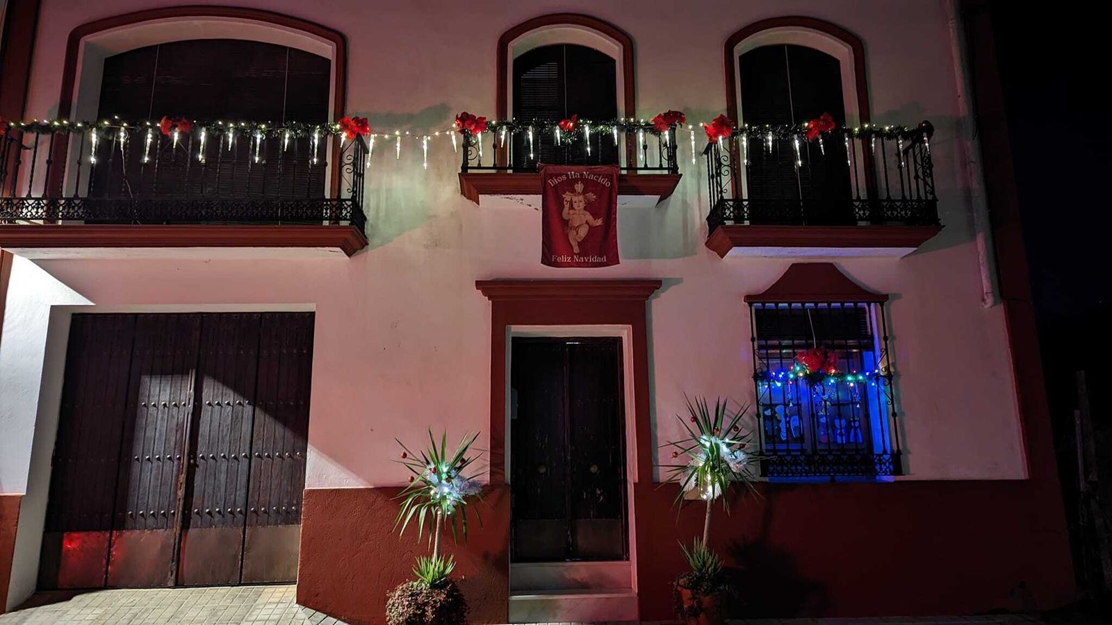 Las bellas fachadas navideñas de Corteconcepción