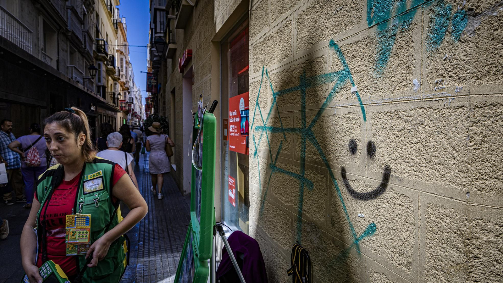 Pintadas y grafitis en el centro de Cádiz