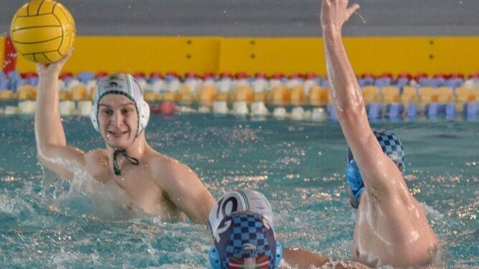 Lance de un partido del Waterpolo Málaga.