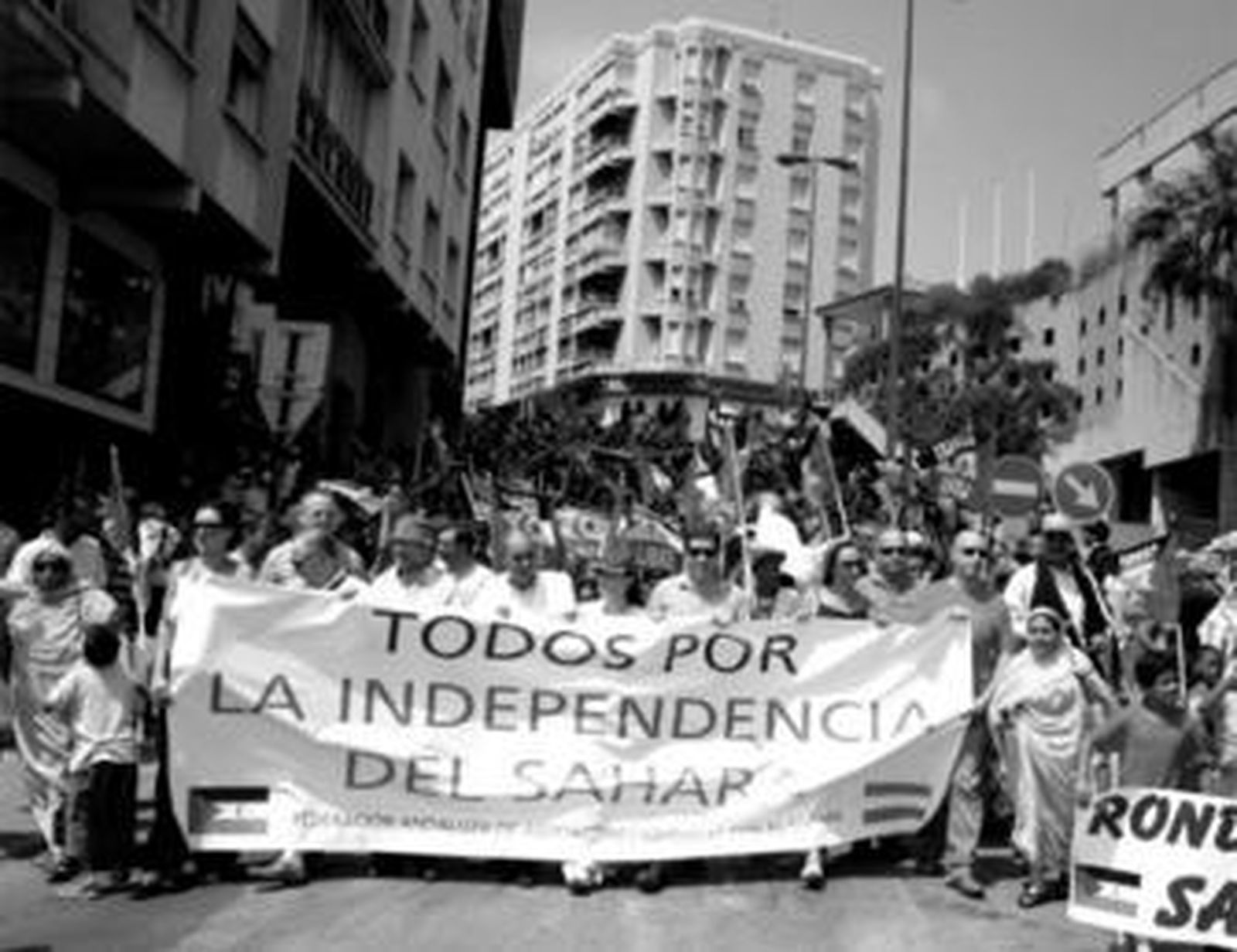 La manifestación recorre las calles del centro hasta llegar a la avenida Virgen del Carmen, ayer.