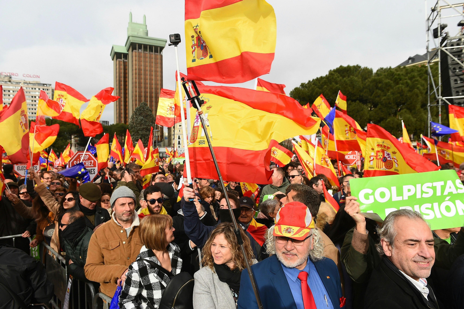 Las imágenes de la manifestación en Madrid de PP, Cs y Vox en contra del Gobierno