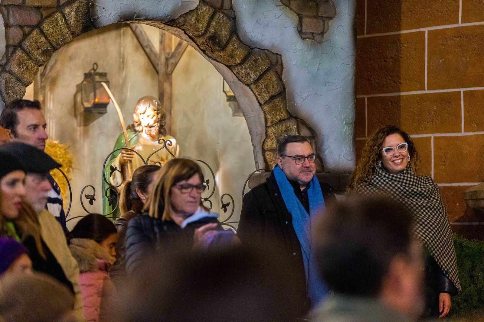 Bendecido el belén 'clásico' de San Fernando en el cancel de la Iglesia Mayor