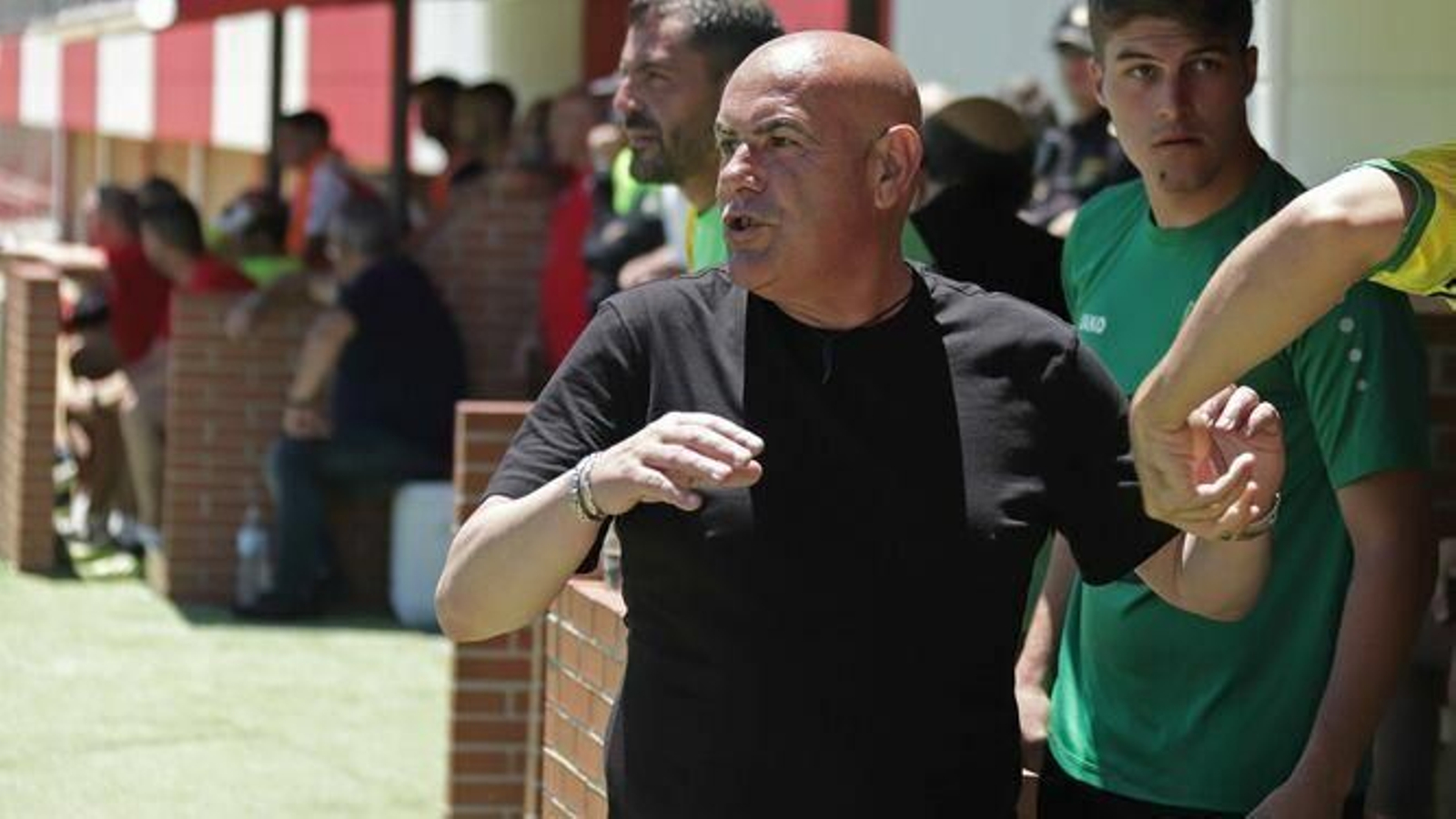 Carlos Ríos, el pasado domingo en el banquillo del Nuevo Mirador