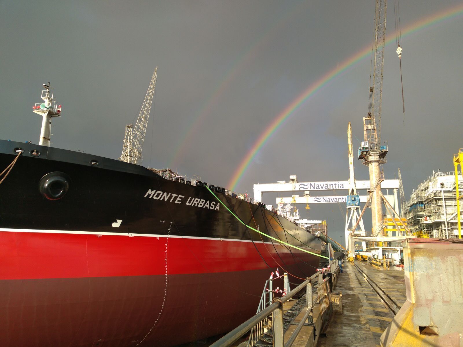 Navantia pone a flote su segundo petrolero en Puerto Real