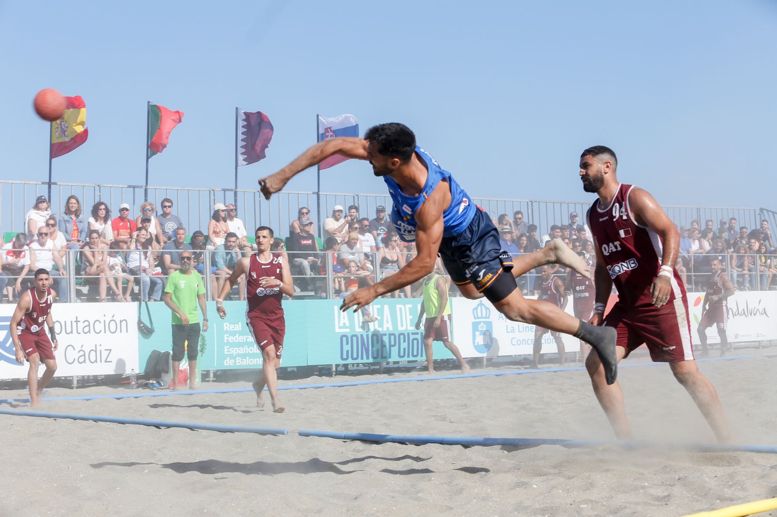 Las fotos del Torneo Internacional  de España de balonmano playa de La Línea