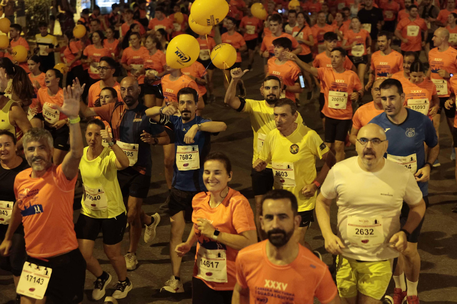 Búscate en las fotos de la Carrera Nocturna