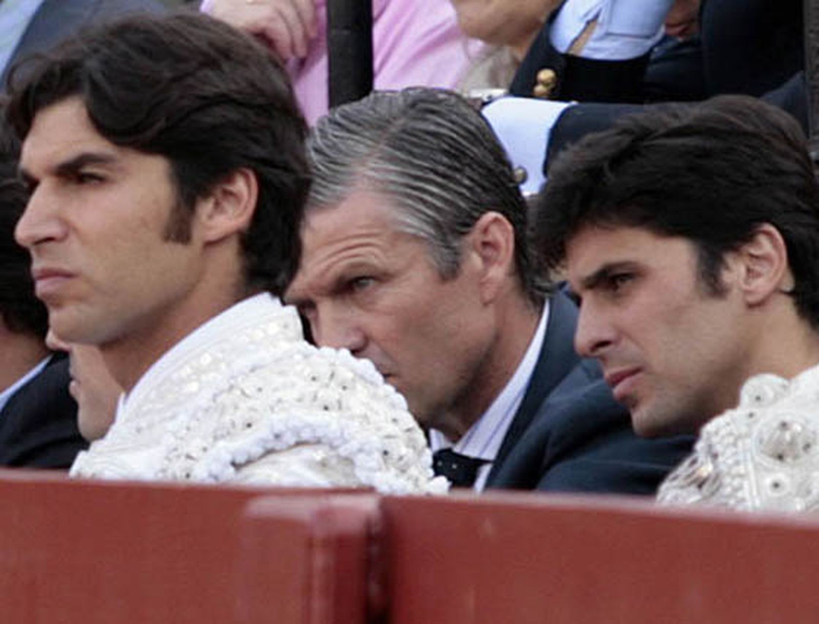 Los hermanos Cayetano y Francisco Rivera, con Juan Antonio Ruiz 'Espartaco'.