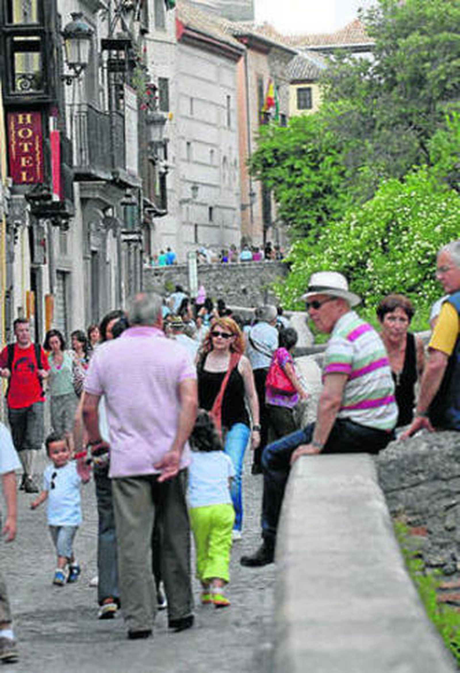Turistas en Granada.