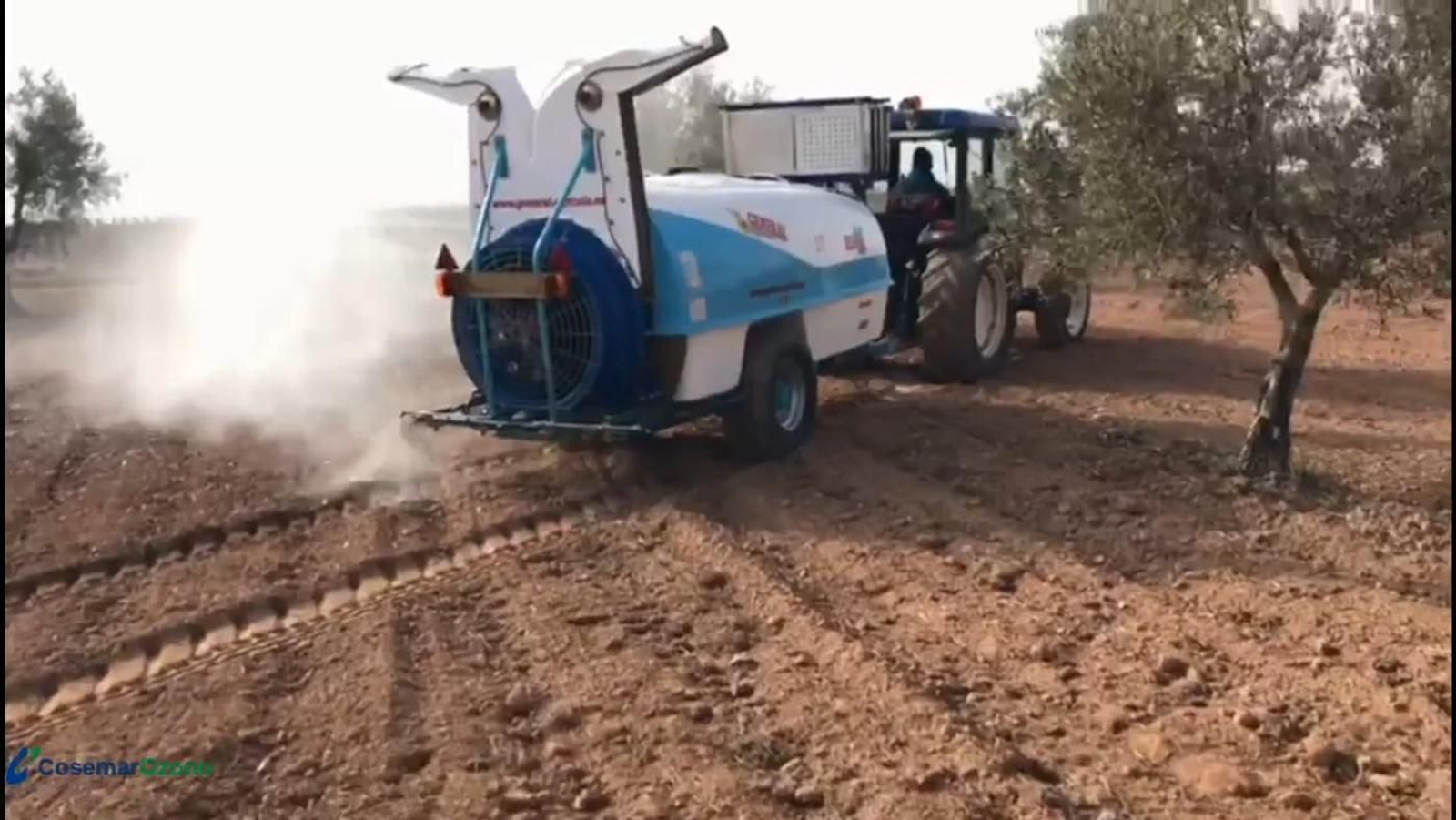 Ozonización de olivos y viñas a través del sistema de sulfatación con un sistema de pulverización móvil.