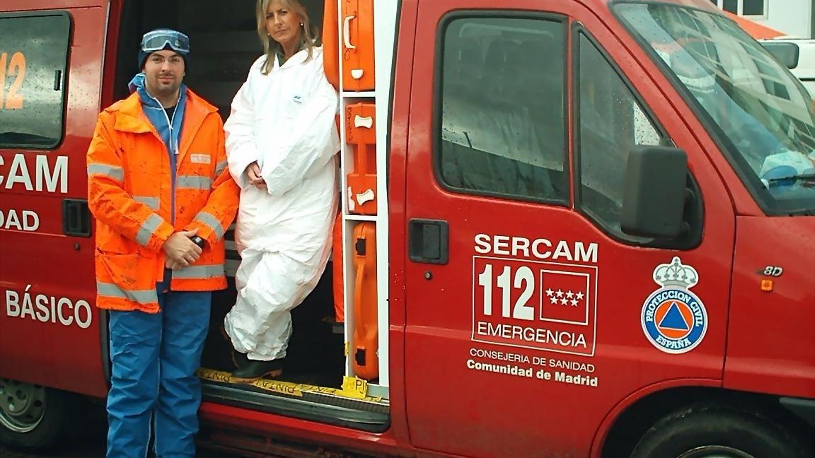 Ramón Gutiérrez, en una ambulancia llegada de Madrid a Galicia en 2002.