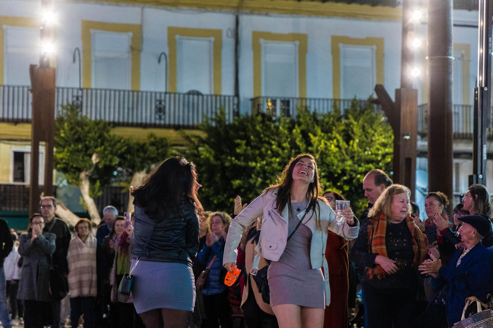 Doble sesión de zambombas navideñas en la plaza del Rey de San Fernando