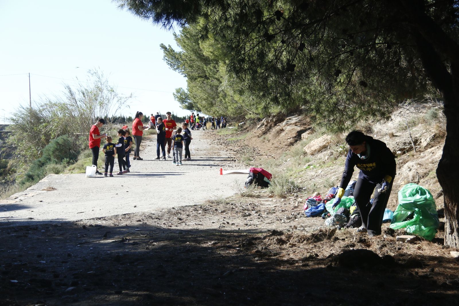Así ha sido la primera jornada de plogging del año en la Costa de Granada