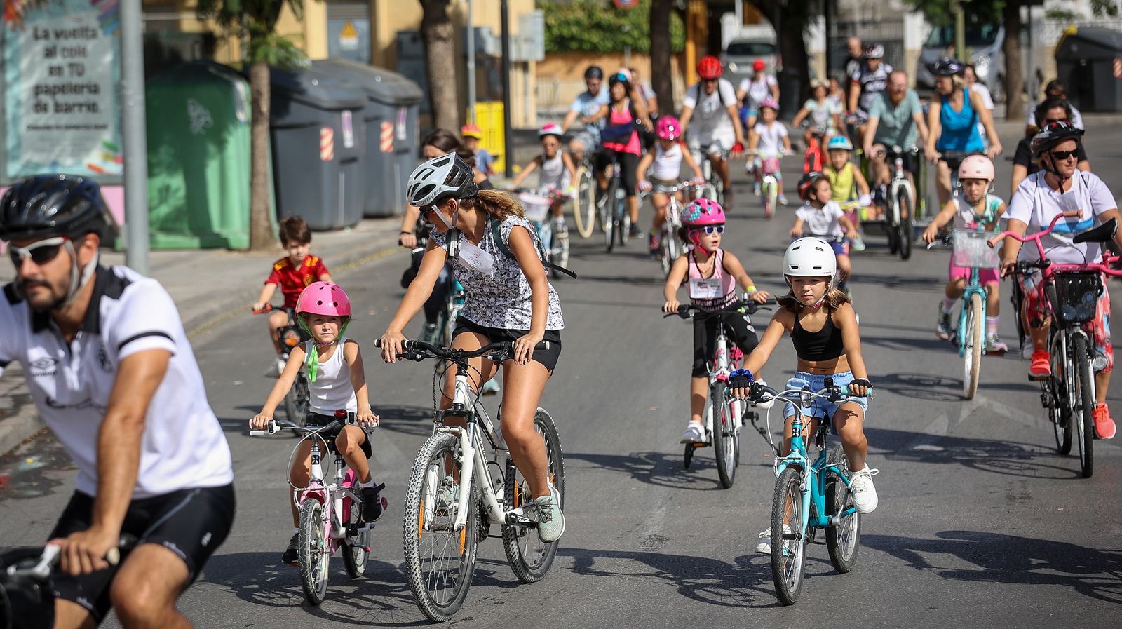Gran ambiente en la fiesta de la bici y la amistad