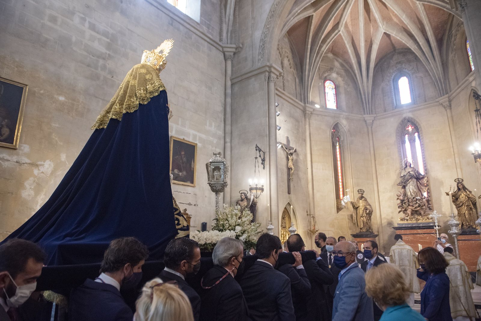 Rosario de la aurora con la Virgen del Dulce Nombre