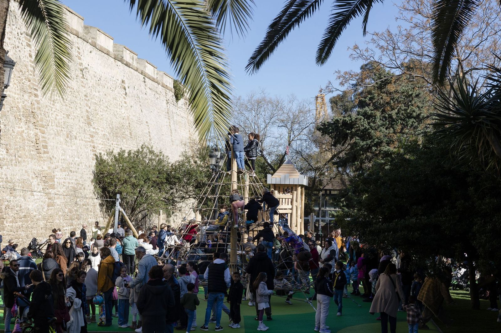 Las imágenes de la inauguración del nuevo espacio infantil en el foso del Pelícano