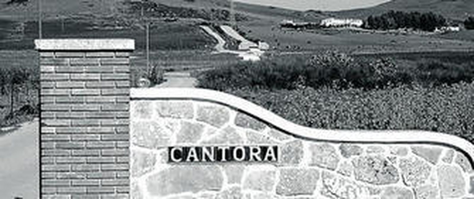 Entrada a la finca Cantora, propiedad de la tonadillera Isabel Pantoja.