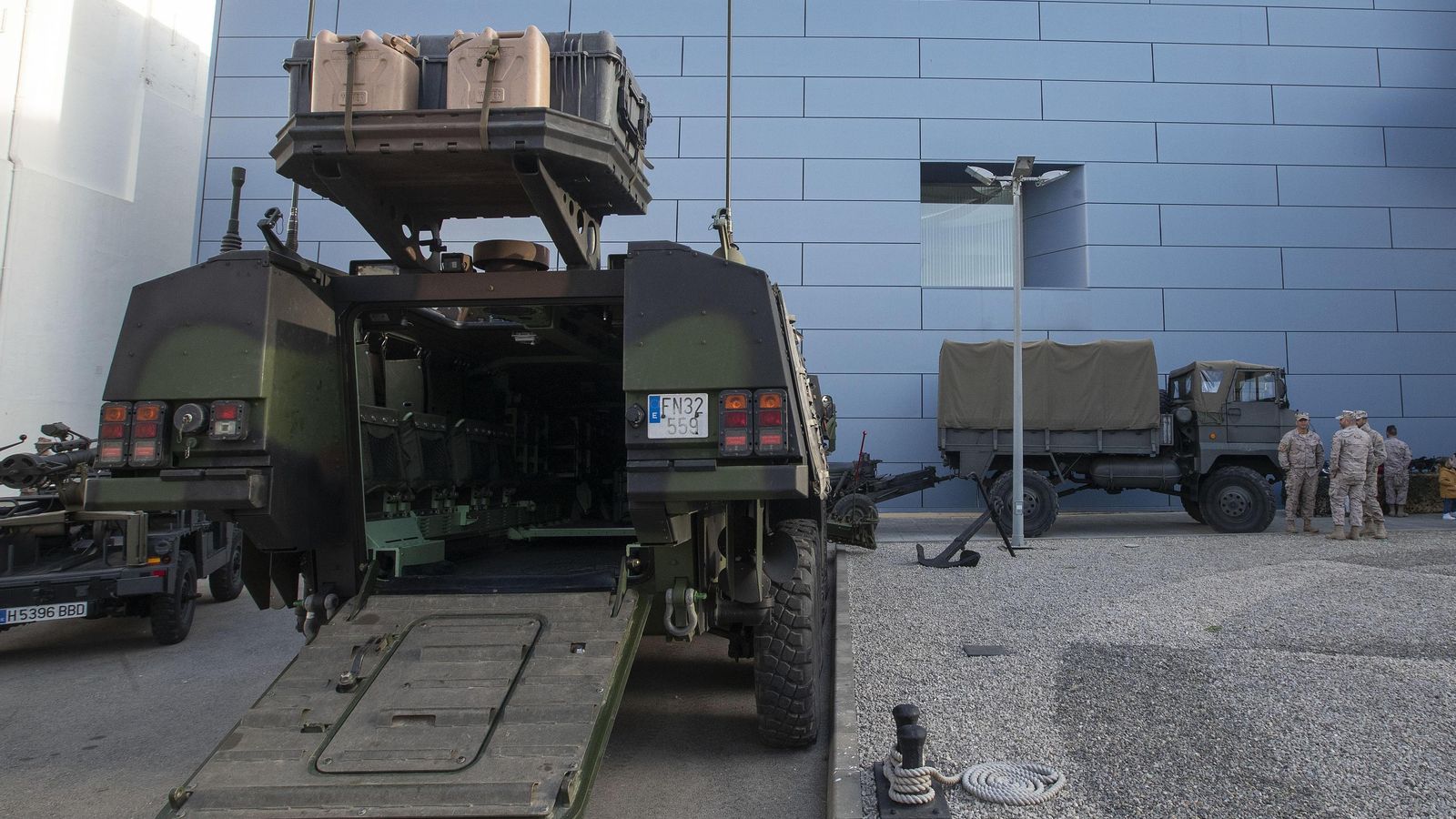 Algunos de los vehículos de la Armada expuestos en el Museo Naval.
