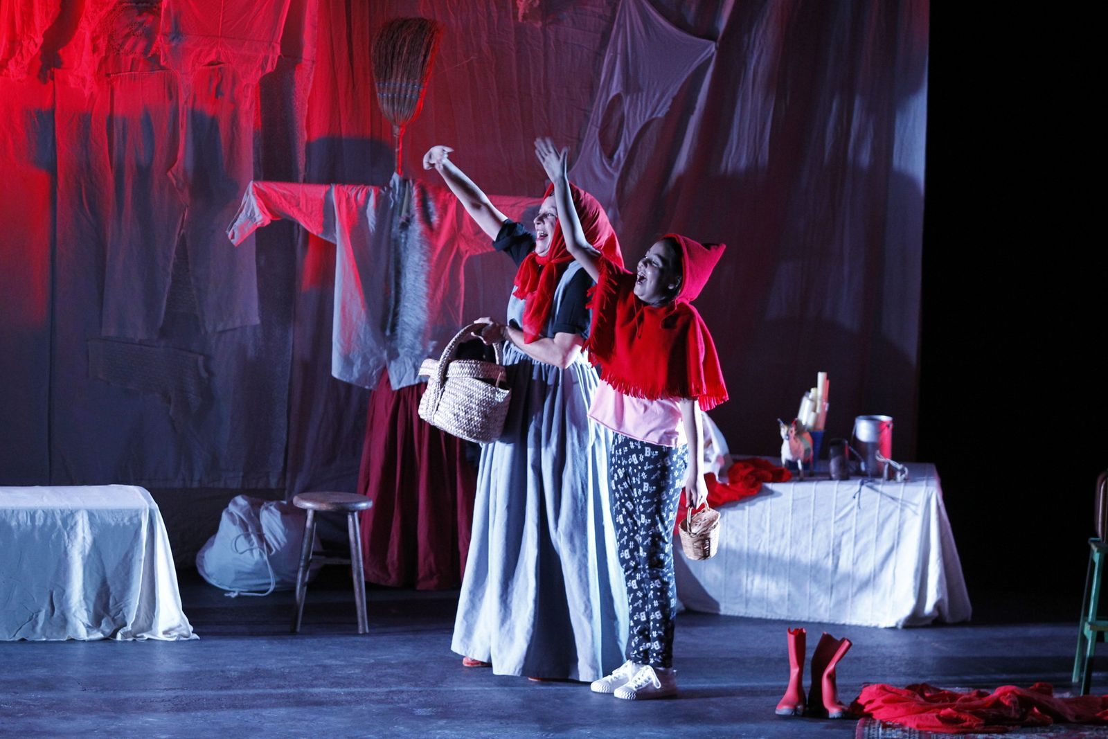 Fotogalería Festival Teatro El Ejido. Obra "El Desván de los Hermanos Grim"