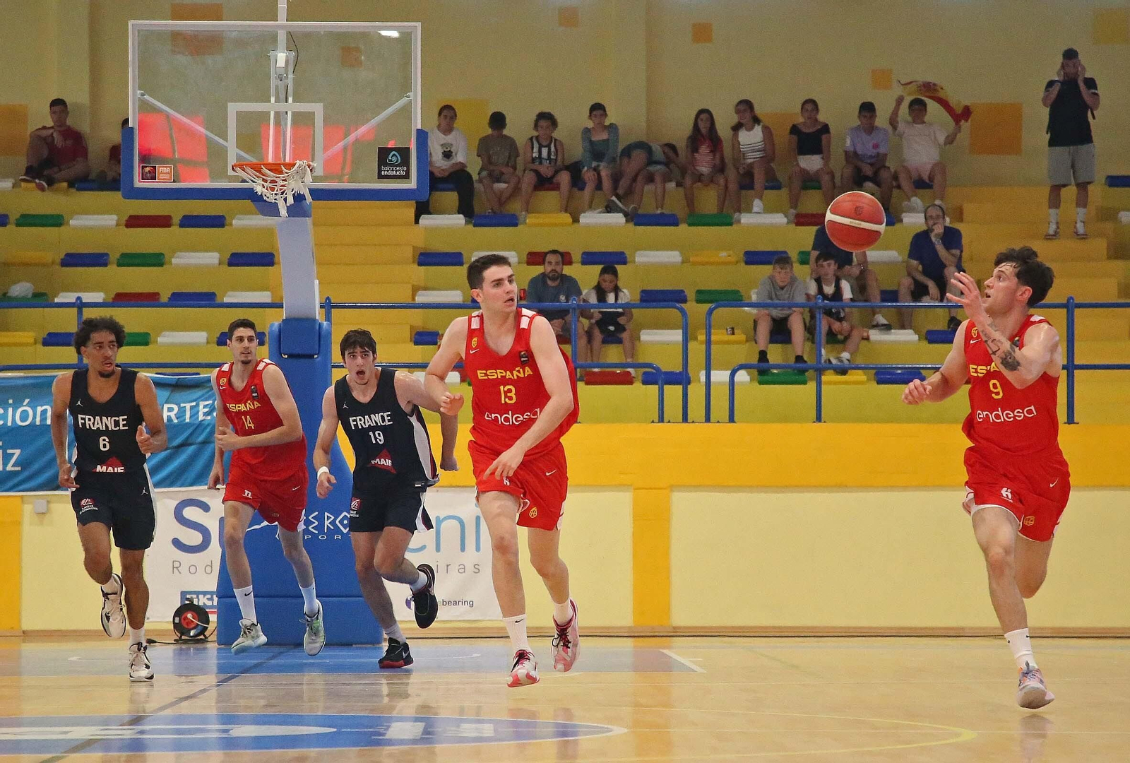 Fotos de la jornada final del Torneo Internacional de Baloncesto U-20 en La Línea