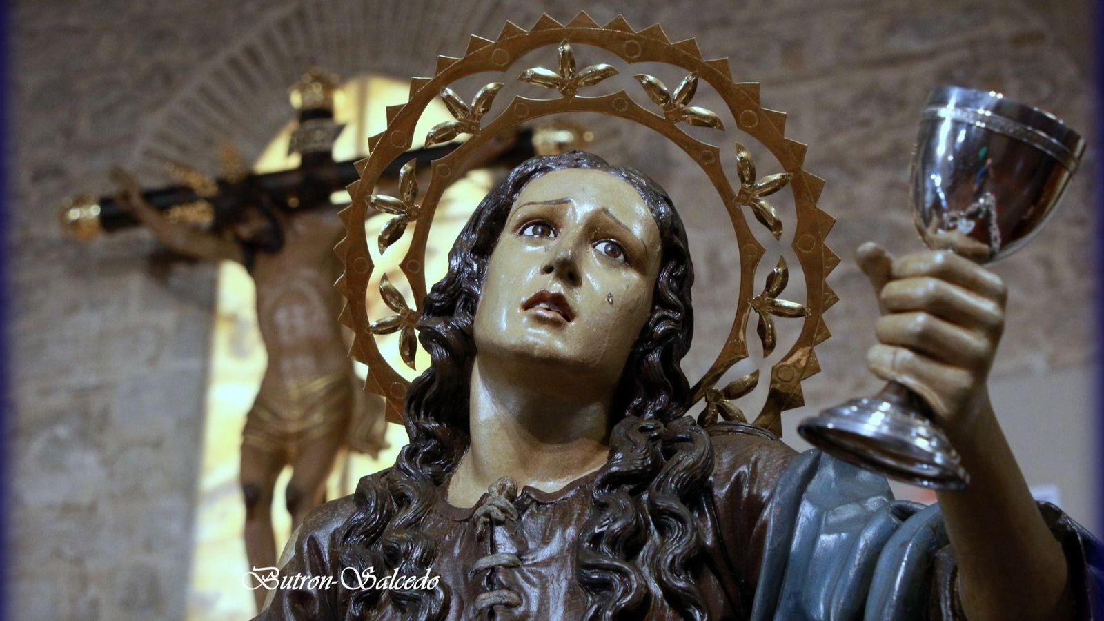 Efigie de Santa María Magdalena ante el Cristo de la Clemencia, obra de Salvador de Cuéllar.