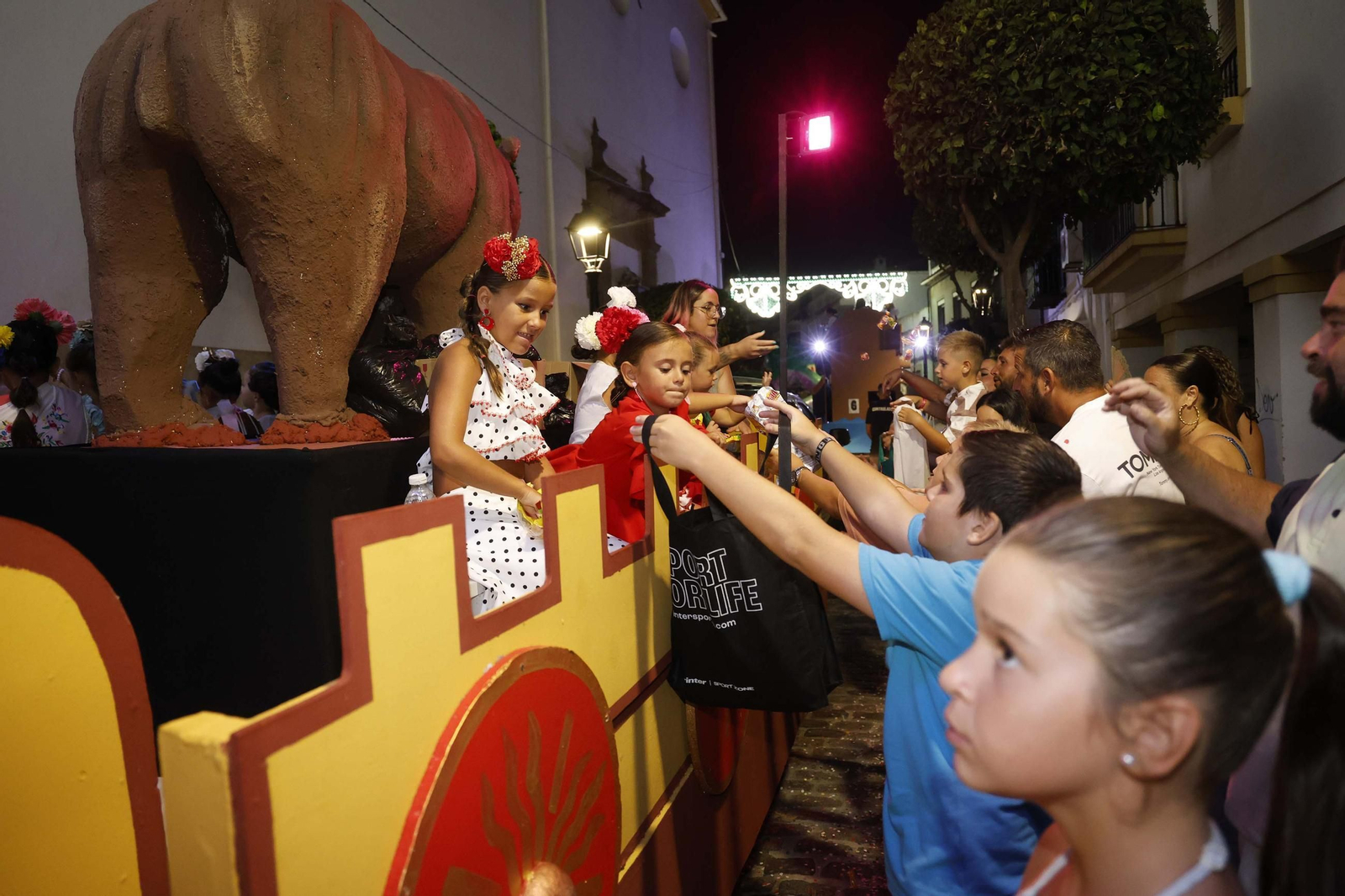 Búscate en las fotos de la cabalgata de la Feria Real de San Roque 2025